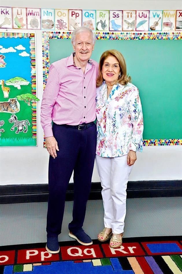 CON SU ESPOSA. Maricusa Mancillas de Severeid