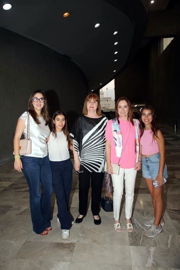 Gabriela Sánchez, Elisa Martínez, Esperanza Ortíz, Maricarmen Ortiz y Natalia Martínez