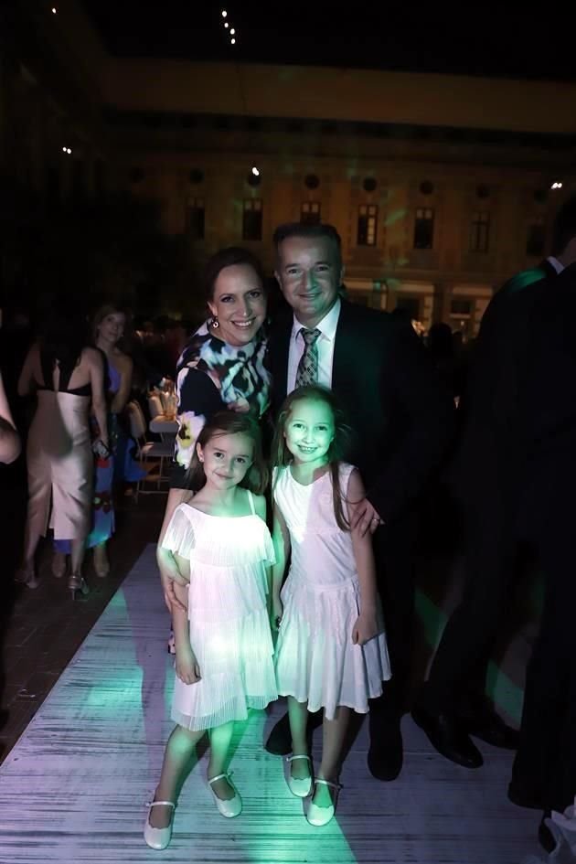 Guadalupe de Cavazos, Raymundo Cavazos, Isabel Cavazos y Luciana Cavazos