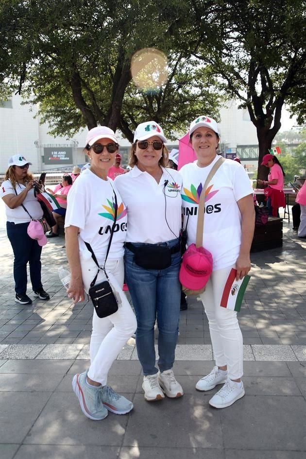 Thelma Canavati, Cristina Canavati y Claudia Canavati
