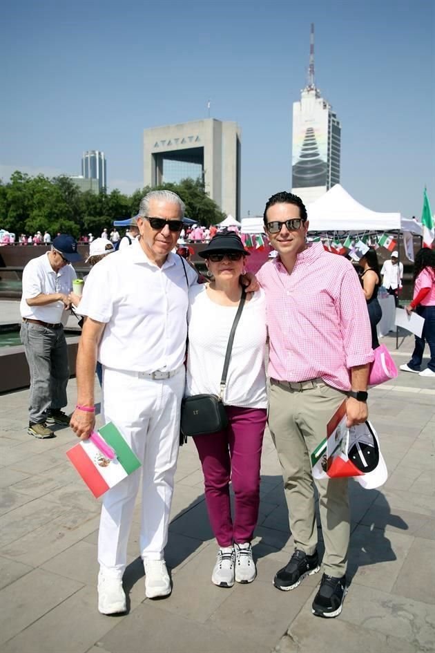 Javier Prieto, Lupina Treviño de Prieto y Rodrigo Prieto