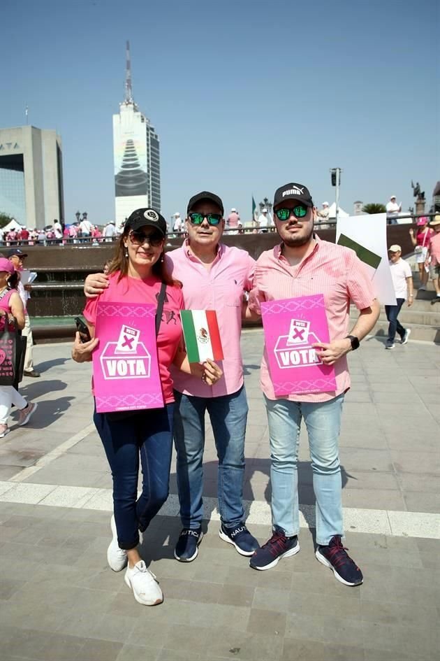 Patricia Martínez, Alberto Rodríguez y Alberto Rodríguez Martínez
