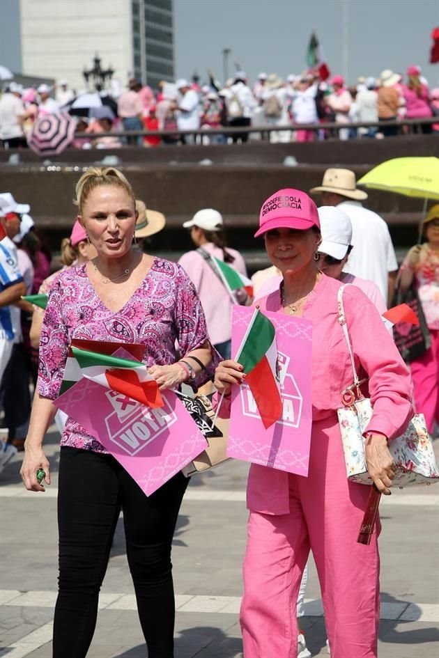 Ana Catalina Treviño y Cristina Beltrán