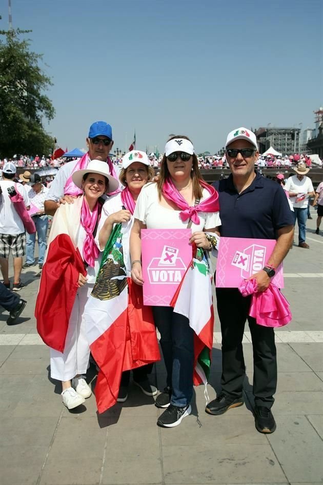 Luis Pro Elizondo, Cecilia Guerra de Pro, Yolanda Elizondo de Pro, Yolanda Pro de Islas y Felipe Islas