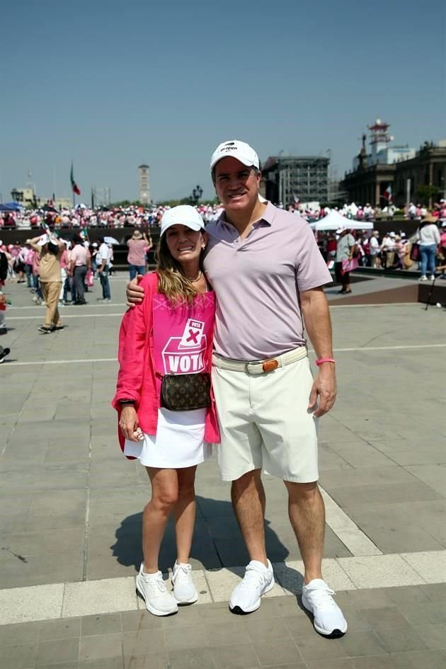 Margarita Pérez de Garza y Miguel Garza