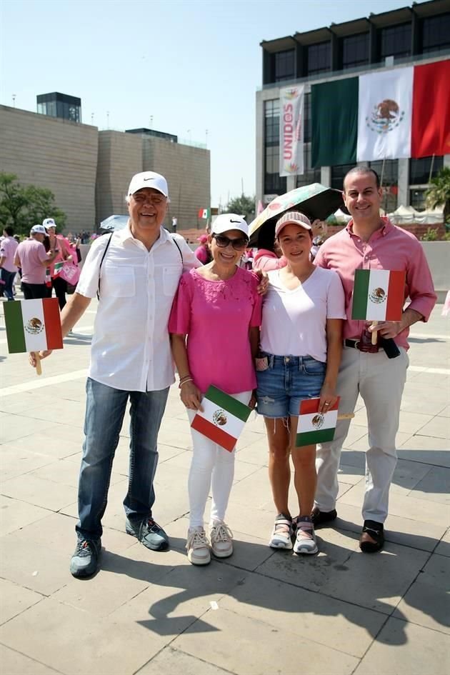 Victor Navarro, Eugenia Escamilla de Navarro, Eugenia Navarro de Sada y Ricardo Sada
