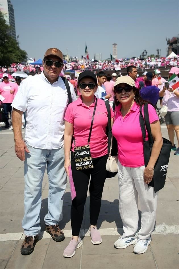 Alberto Rodríguez, Martha Maeda de Rodríguez y Nelly Aguilar