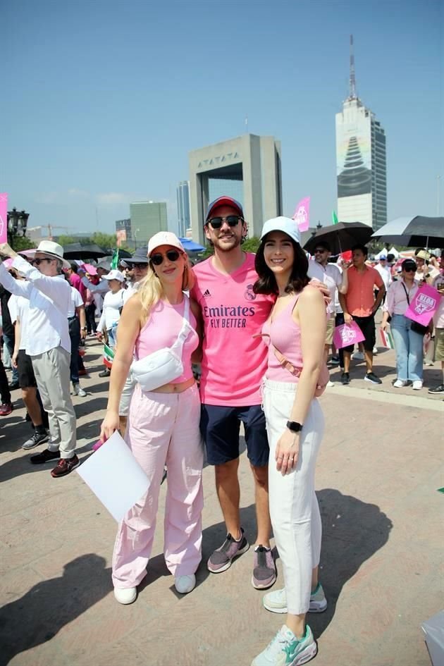 Mónica Troncoso, Christian Sánchez y Karla Troncoso