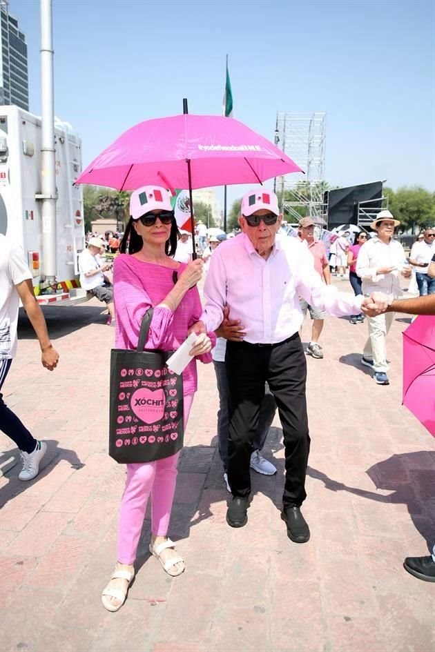 Norma Alanís de Garza Lagüera y David Garza Lagüera