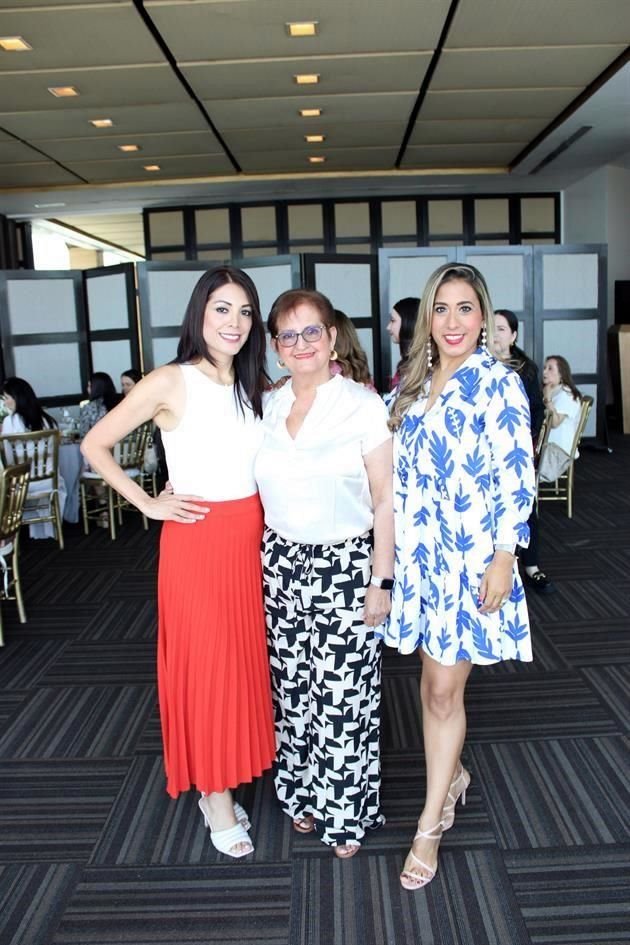 Rocío de Sipos, Rosario Ocañas y Cecy Burnes