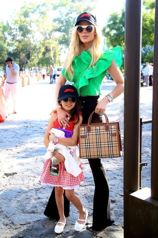 Con su hija, Carlotta, en el Gran Premio de México 2023.
