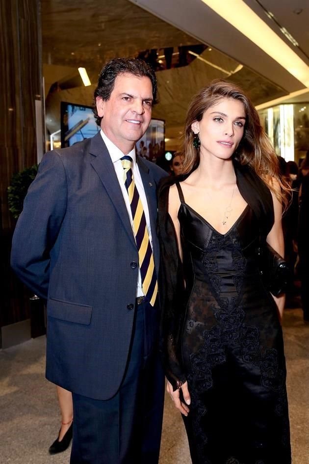 2015. Con Elisa Sednaoui, modelo y actriz italiana, invitada a la inauguración de El Palacio de Hierro, Polanco.