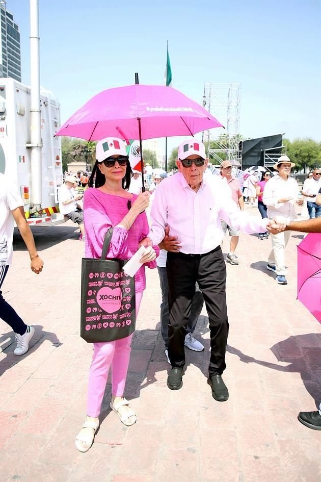 Norma Alanís de Garza y David Garza Lagüera