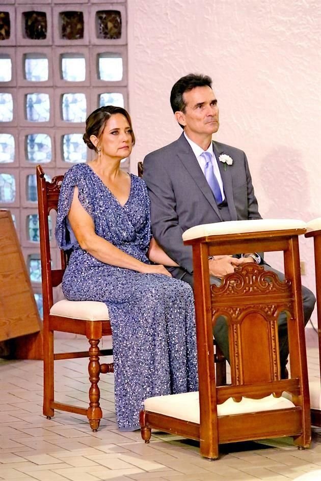 PAPÁS DE LA NOVIA. Estela Loreen Padilla de Vela y Jorge Alberto Vela Treviño