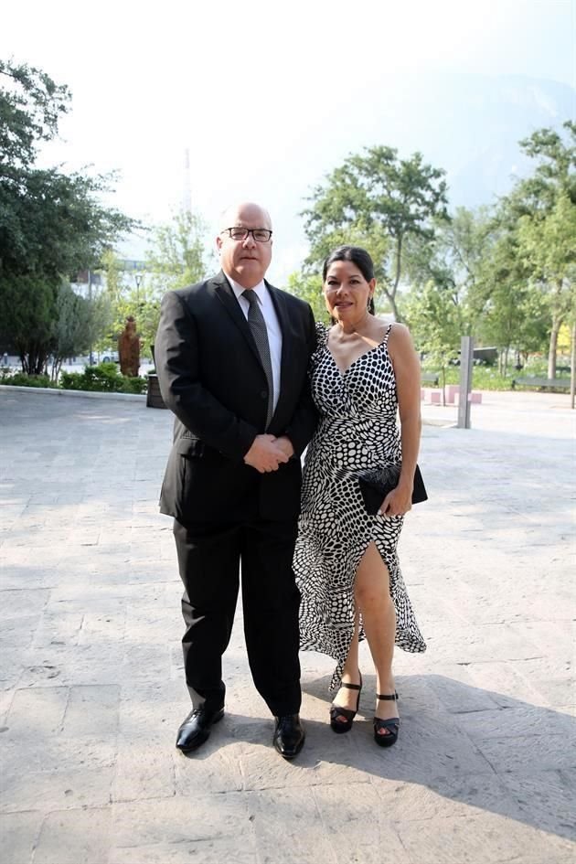 Sergio Monsiváis y Alejandra de Monsiváis