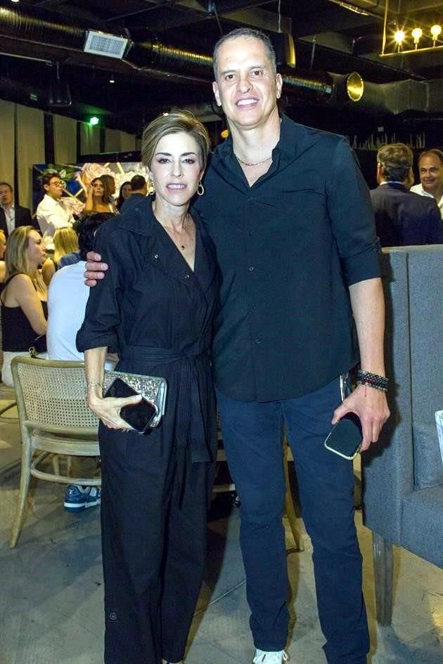 Erika Chazaro y Carlos Caballero