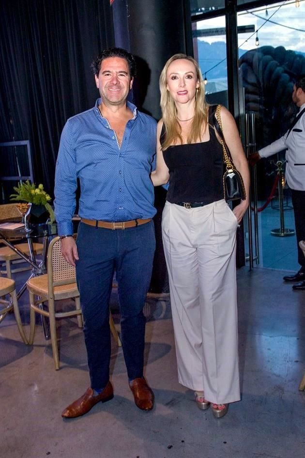 Roberto de la Cruz y Lizette Rodea