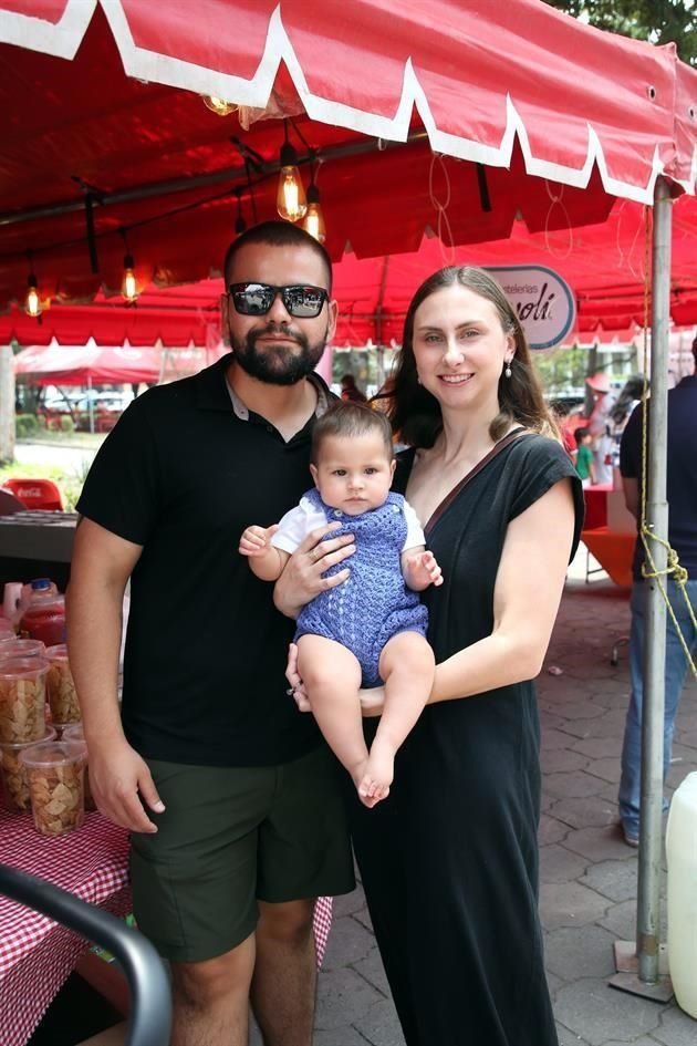 Max González, Daniela Saleni y Aurora González