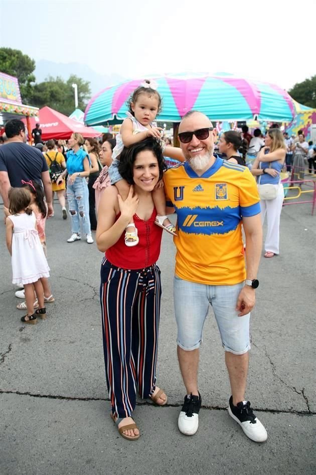 Lila Méndez Caro, Cecy Caro y Omar Méndez