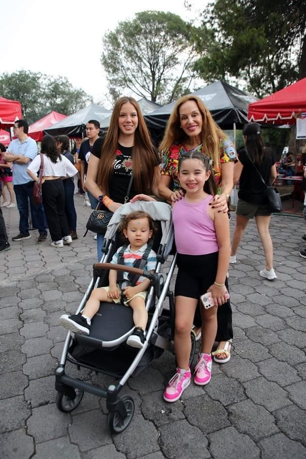 Mariana Villarreal Calderón, Maru Calderón, José David Sánchez y Daniela María Bazán Villarreal