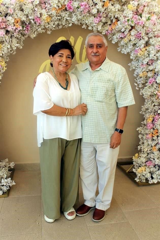 Gabriela Urbina de Muñoz y Fernando Muñoz