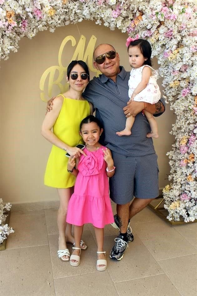 Alejandra Villacobos, Emma Muñoz, Fernando Muñoz y Esthela Muñoz