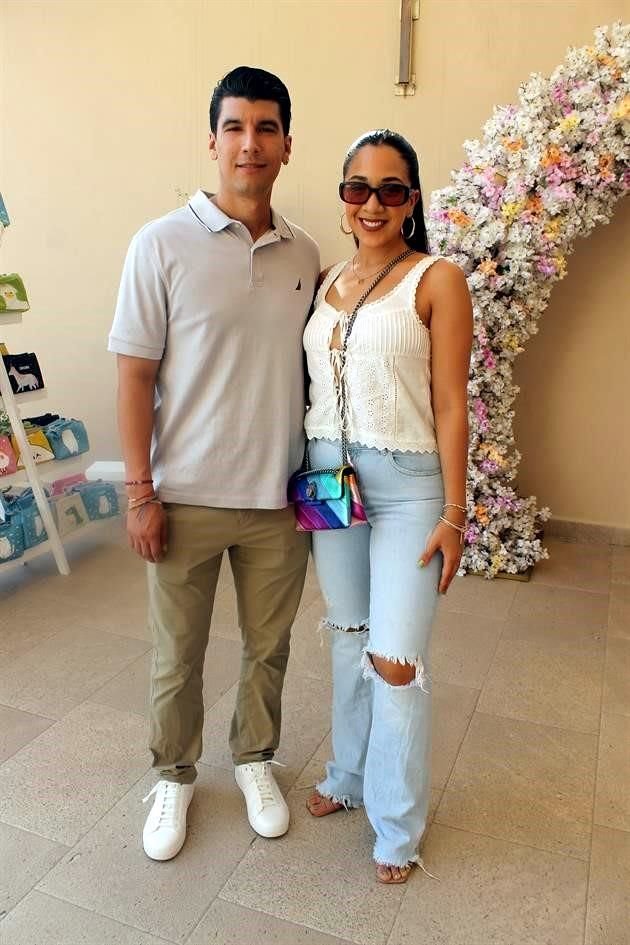 Julio Moncayo y Renata Razo