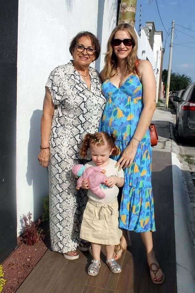 Silvia Garza, Michelle Rusk y Ariell Flores