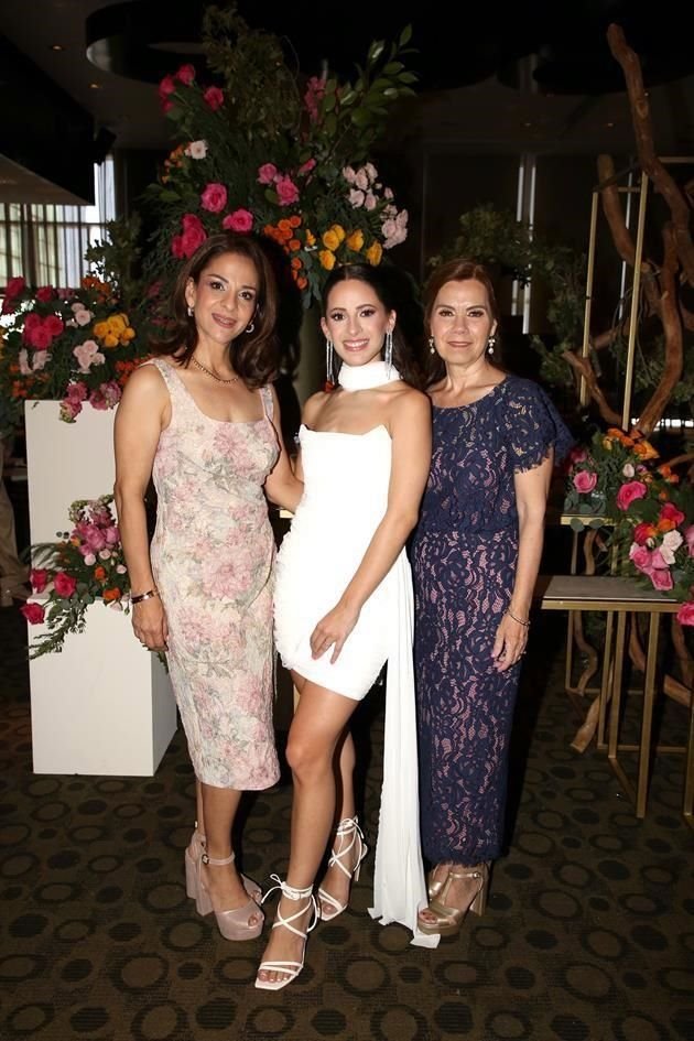 Lily Doria, Fernanda Dávila Doria y Gabriela Canales González