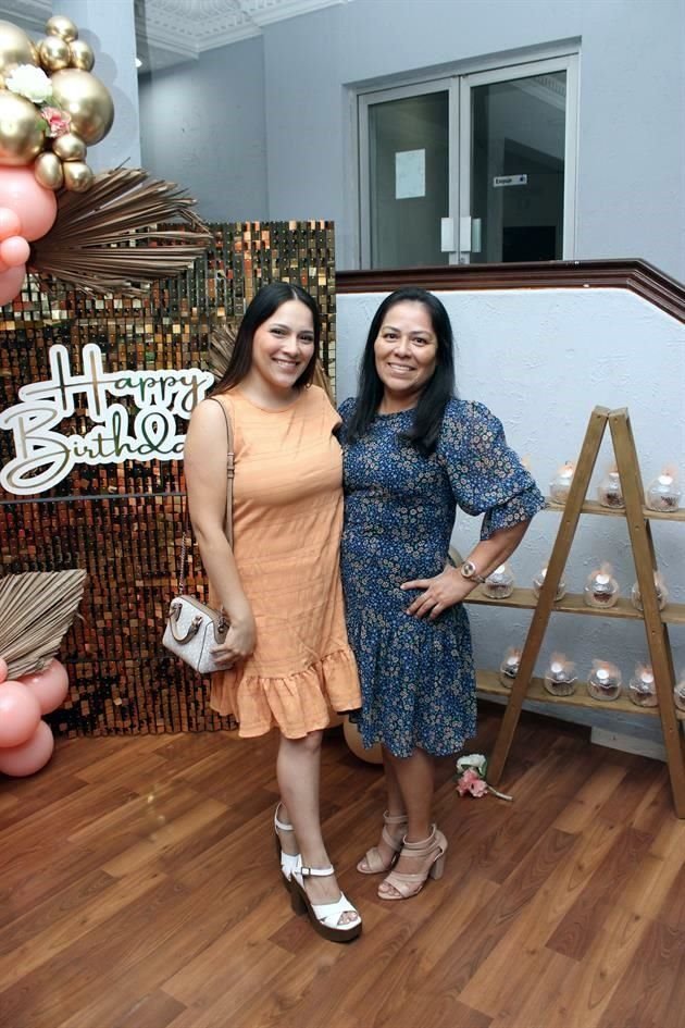 Stephany Eguía y Agustina Contreras