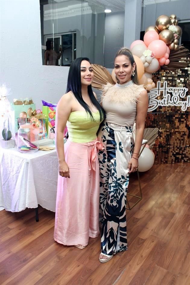 Pala Suárez de Sánchez y Brenda Hernández