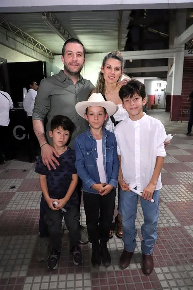 Ricardo Martínez, Mara Martínez, Daniel Martínez, Romero Martínez y Leonardo Martínez