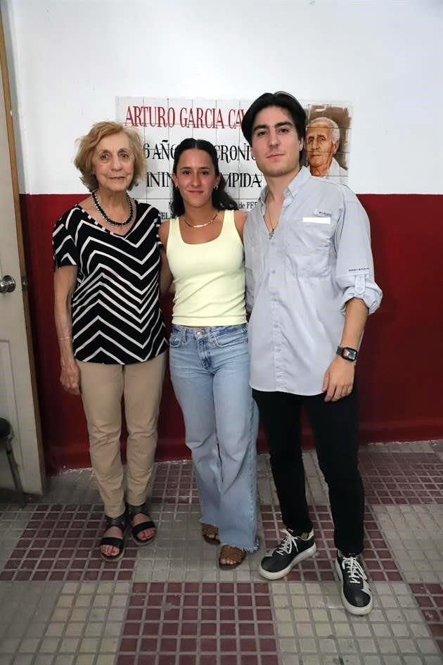 Consuelo Zambrano de Garza, Mónica Camelo y Rafael Garza