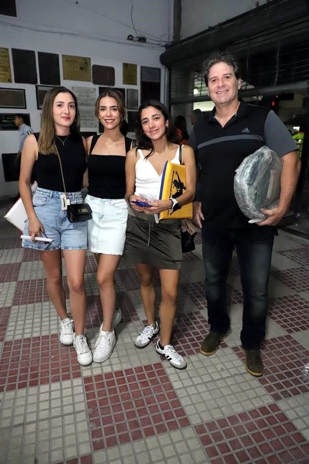 Valeria Saldaña, Ana Cecilia Gómez, Mariana Alvarado y Salvador Saldaña