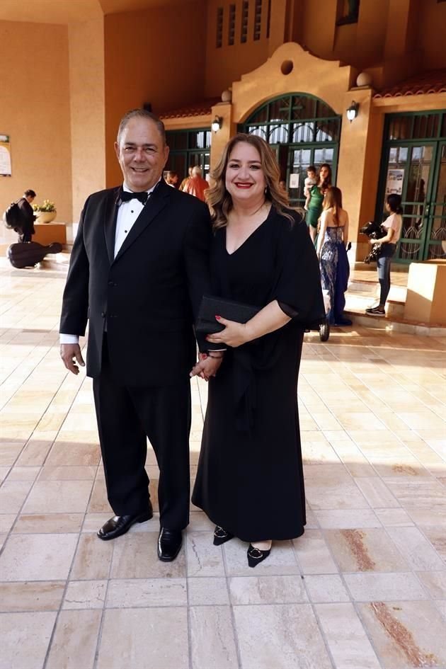 Alfonso Sacramento y Lidia Baca de Sacramento