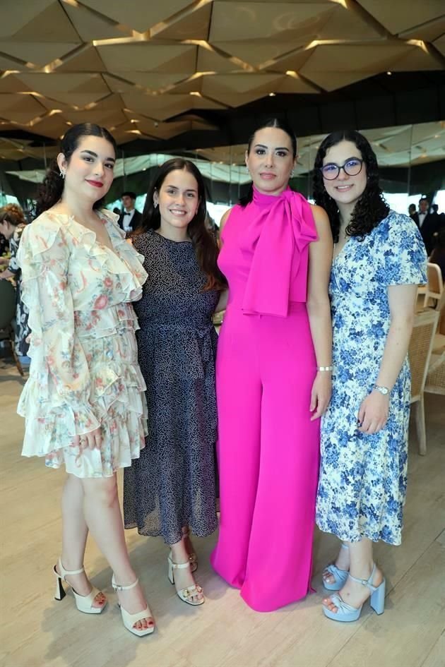 Eugenia Ibarra Batarse, Paulina García de Ibarra, MiIy Batarse de Ibarra y Ana Isabel Ibarra Batarse