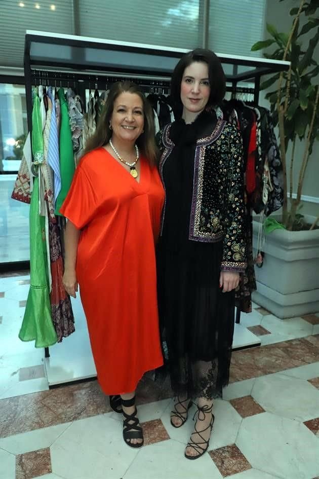 Lidia Pérez de Warnholtz y Greta Warnholtz Pérez