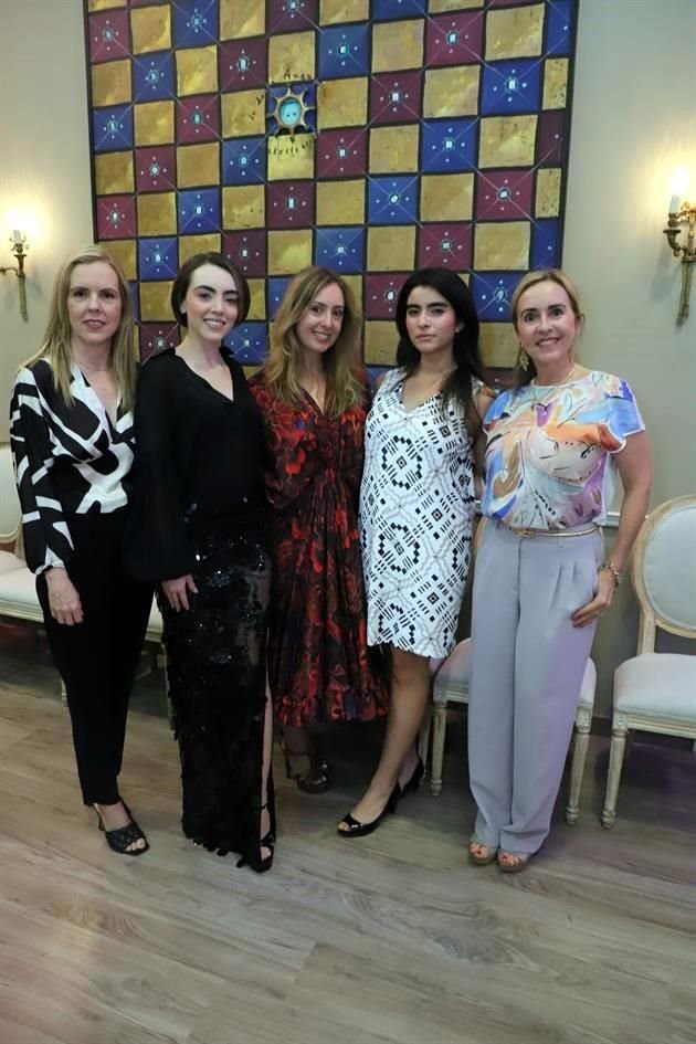 Despina Kalionchiz de Serrato, Daniela Serrato Kalionchiz, Ana de la Fuente, Ana Paula Cedillo y Esther Williamson de Cedillo