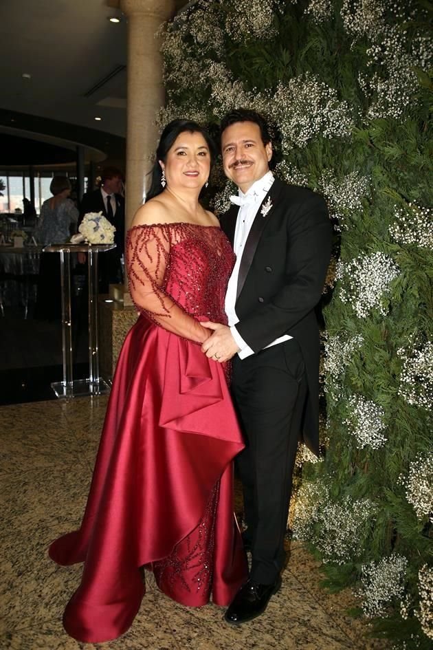 PAPÁS DE LA NOVIA Santa Beatriz González de Garza y Homero Garza Garza