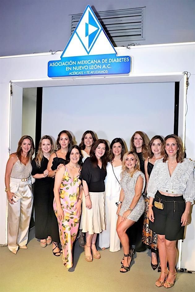 Claudia Garfias, Daniela Benavides, Susana Treviño, Cristinne Aubert, Alejandra Clariond, Gabriela Zambrano, Érika López, Celinda Jáuregui, Georgina Gil, Maru Cruz y Lourdes Tirado