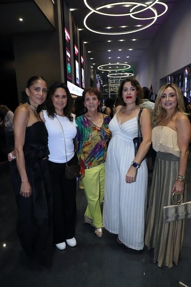 Sandra de la Garza, Carolina Martínez, Amalia Galván, Ariana Cruz y Lourdes Tirado