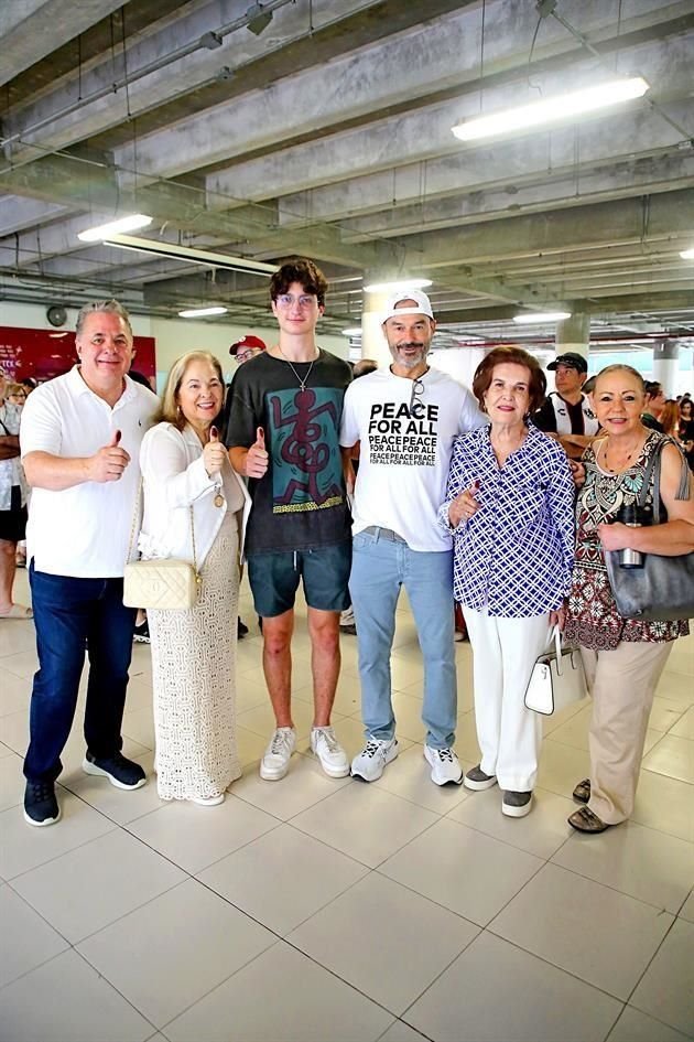 Eduardo Melo, Liliana Melo de Sada, Mauricio Melo, Salvador Villarreal, Gloria Barrera de Bueno y Lucila Maldonado de Fernández