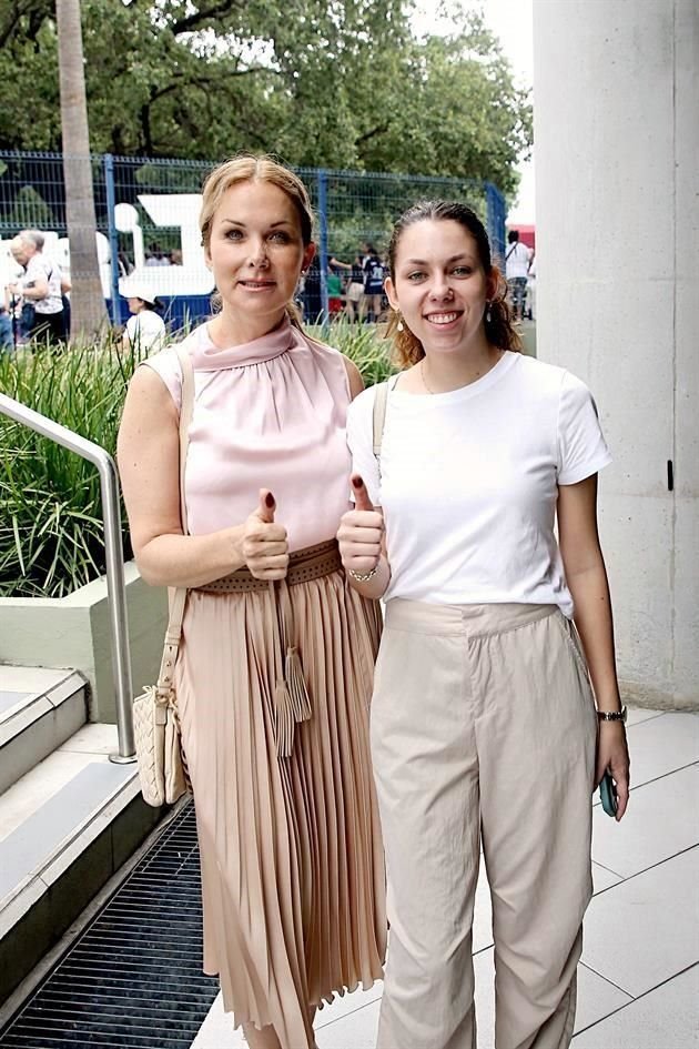 Julia Ibarra de Rodríguez y Catalina Ibarra