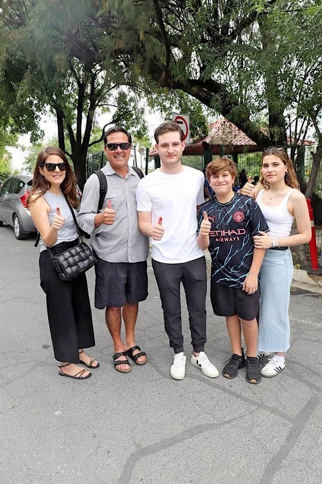 Fernanda Martínez de Guajardo, José Guajardo, José Guajardo Martínez, Alonso Guajardo Martínez y Fernanda Guajardo Martínez