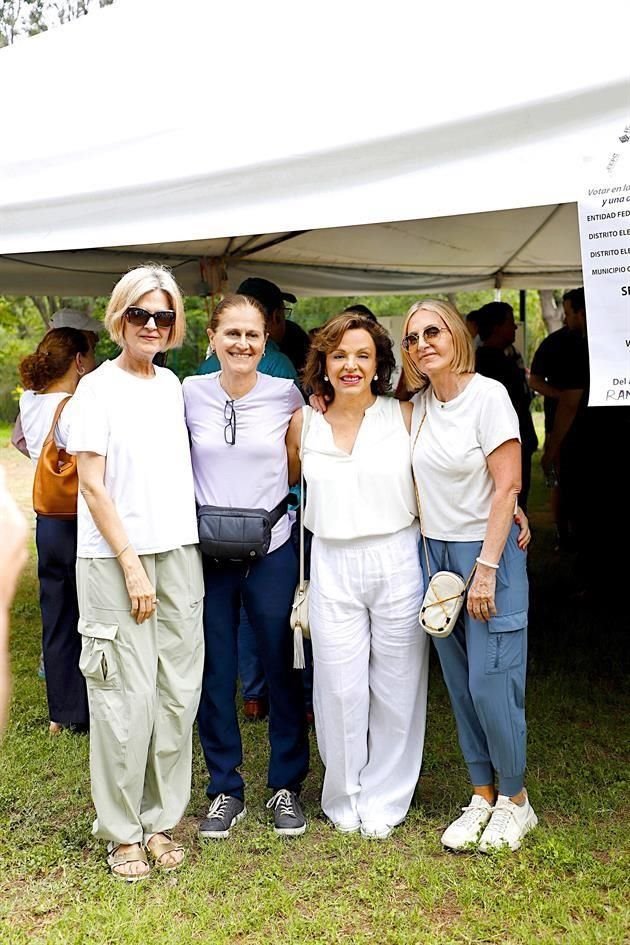 Ana Elena Bours, Lucía Sada, Claudia Sada y Magaly Marcos