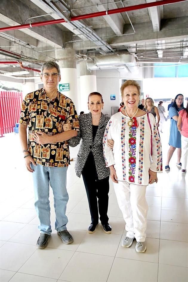 Pedro Valdés Sada, Nelly Sada González y Alejandra Sada González