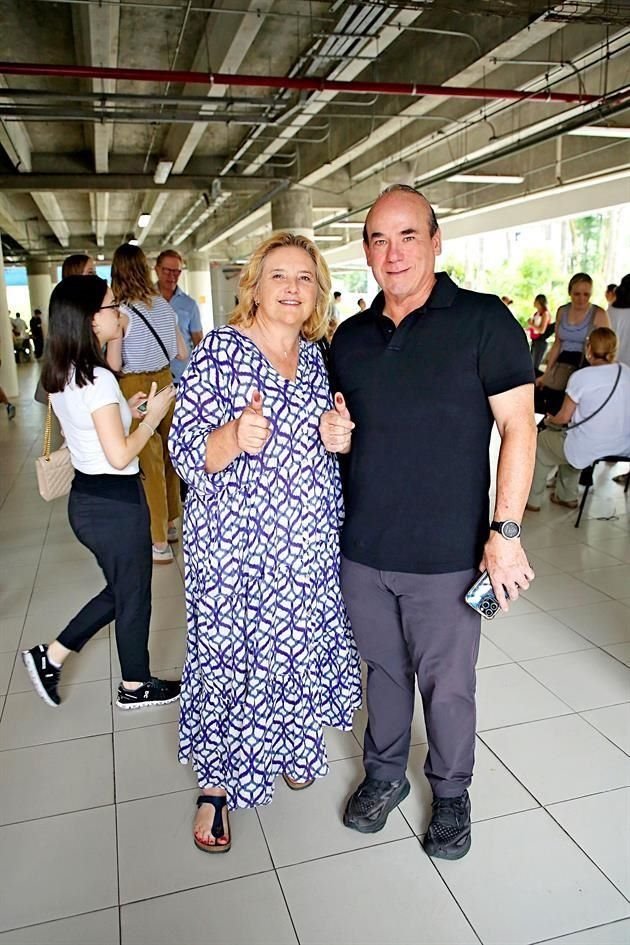 Muñe Zambrano de Gutiérrez y Gerardo M. Gutiérrez