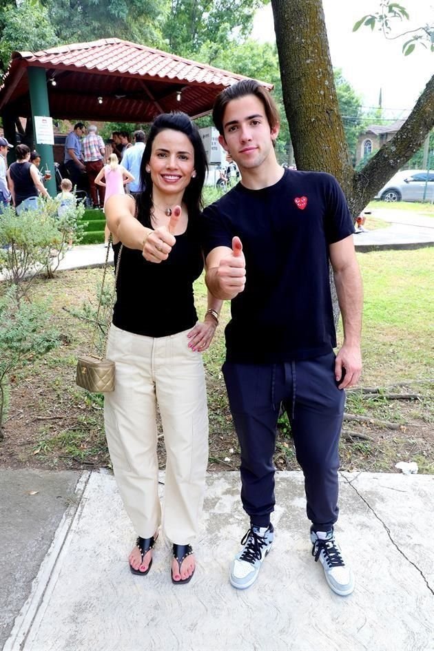 Claudia de la Torre y Eugenio López