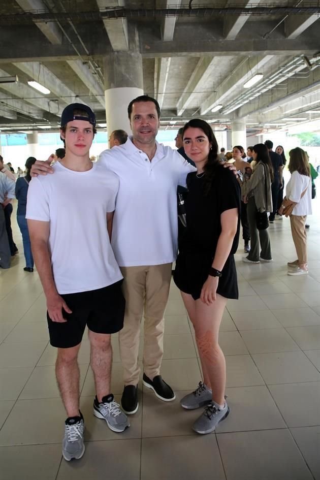 Fernando Guzmán, Carlos Guzmán y Ximena Guzmán