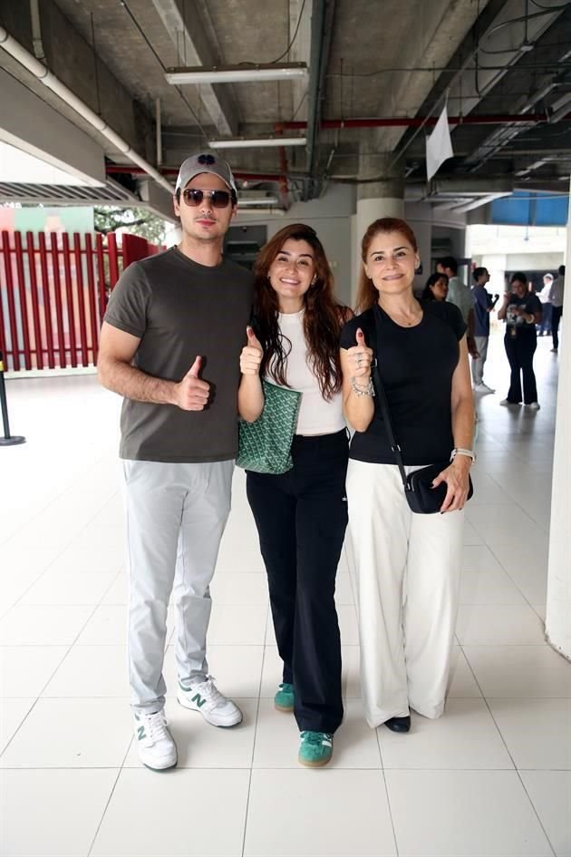 Carlos Martínez, Ana Karen Martínez y Maricarmen Salazar